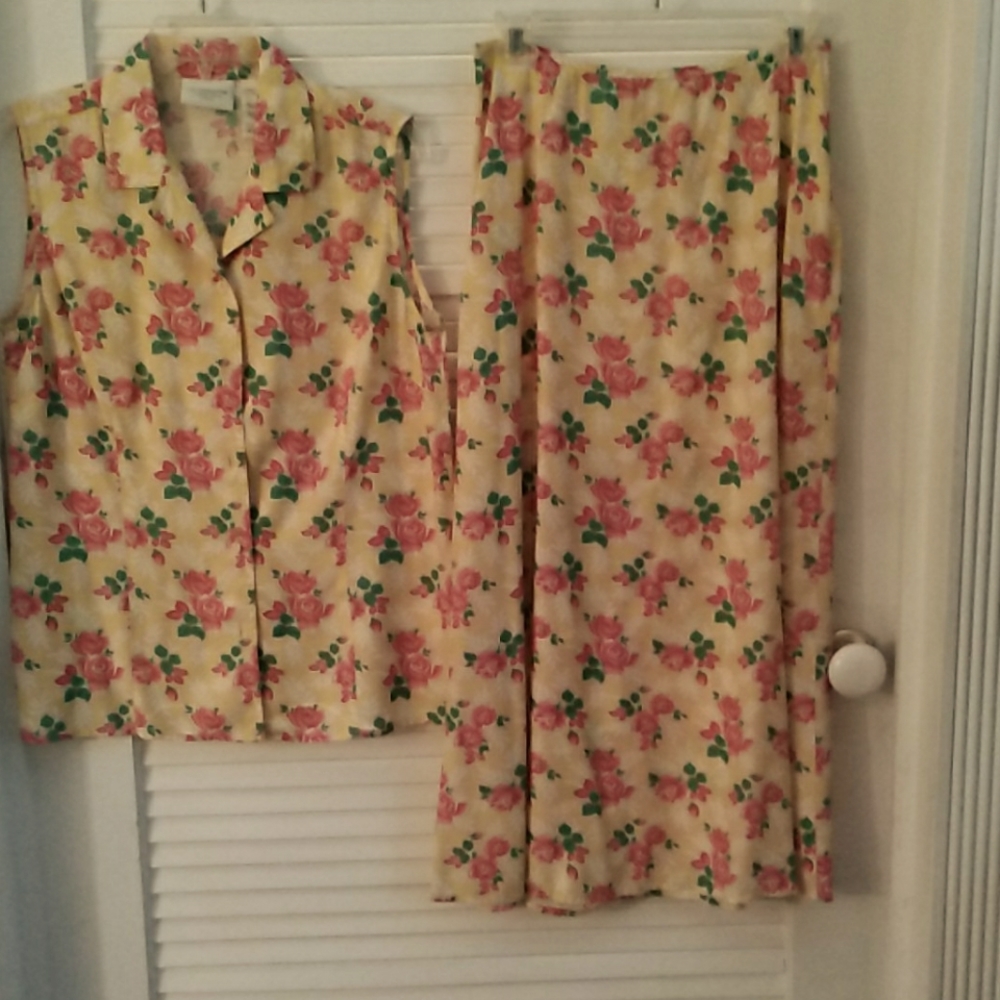 Ladies Skirt and Blouse Liz Claiborne. PM.